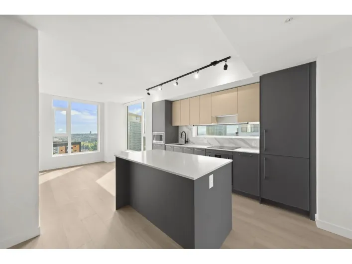 3403 13725 GEORGE JUNCTION, Surrey