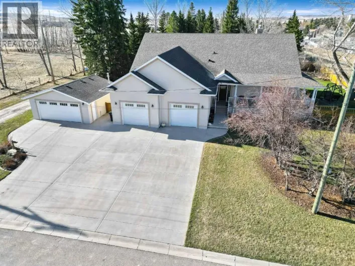 341 1 Avenue SE, Diamond Valley