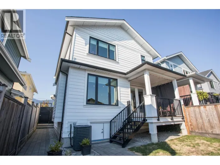 341 E 13TH STREET, North Vancouver