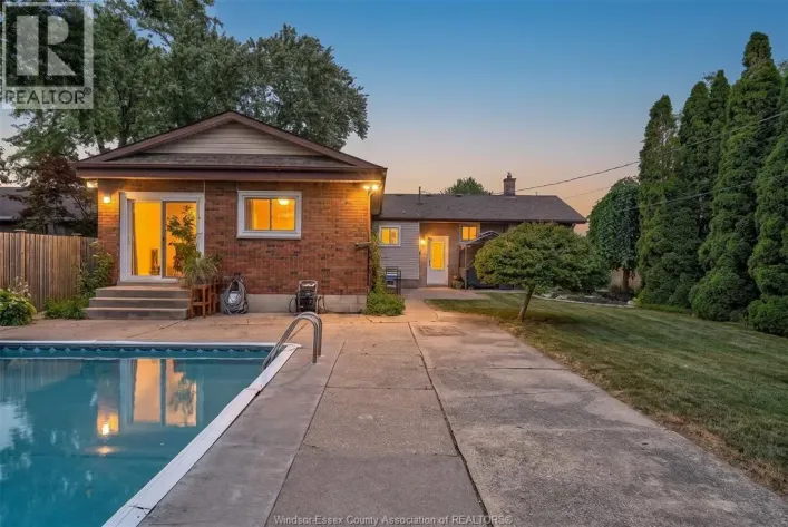 3417 WOODLAWN AVENUE, Windsor