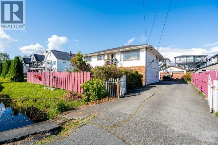 343 PEMBINA STREET, New Westminster