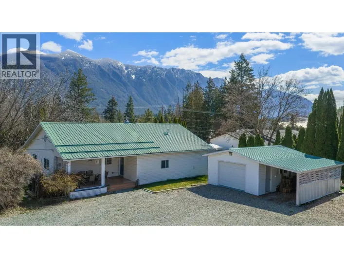 3433 ERICKSON Road, Creston