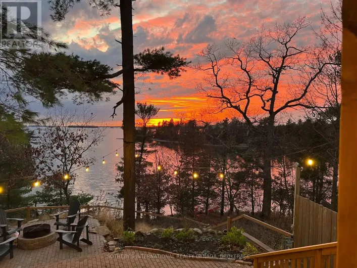 345 THOUSAND ISLANDS PARKWAY, Front of Leeds & Seeleys Bay