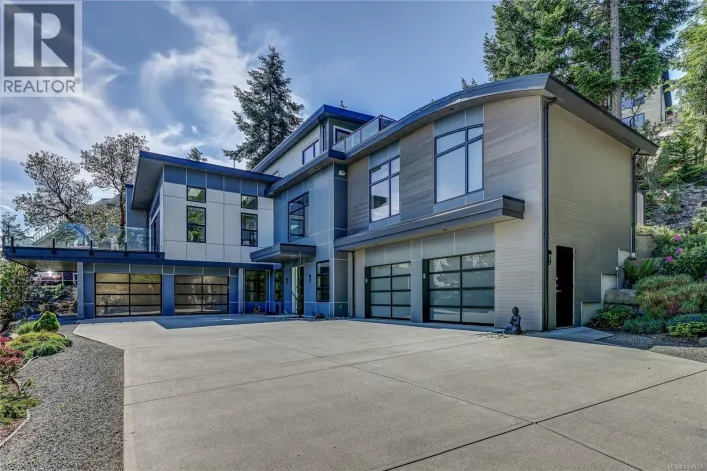 3450 Dolphin Dr, Nanoose Bay