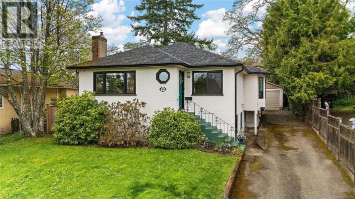 3450 Doncaster Dr, Saanich