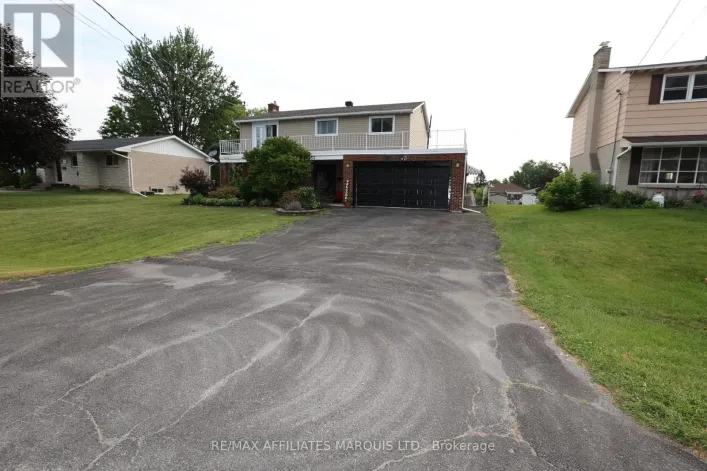 3453 BRUCE STREET, South Stormont
