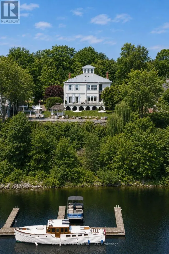 346 PICTON MAIN STREET, Prince Edward County