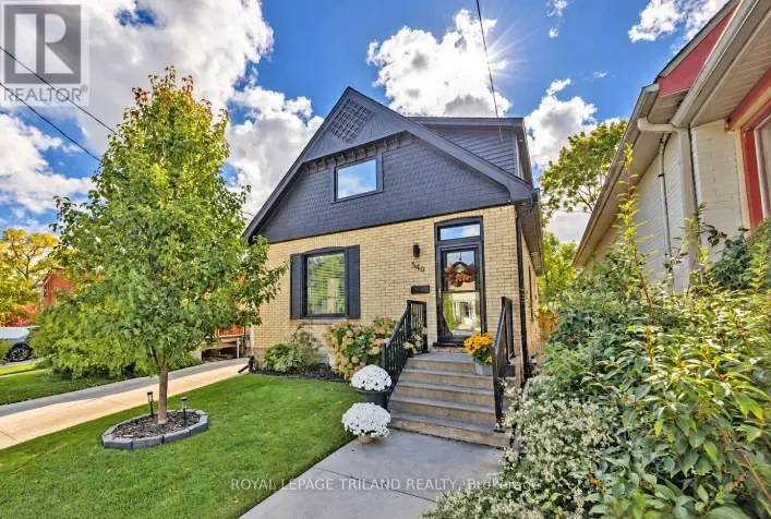 349 EMERY STREET E, London South
