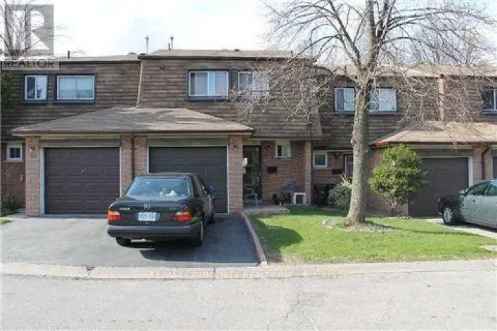 35 - 121 L'AMOREAUX DRIVE, Toronto
