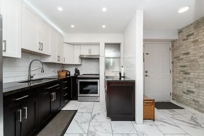 35 13795 102 AVENUE, Surrey