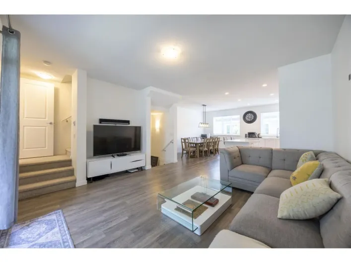 35 15487 99A AVENUE, Surrey