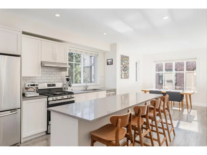 35 15588 32 AVENUE, Surrey