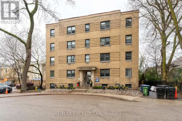 35 - 8 MALLORY GARDENS, Toronto