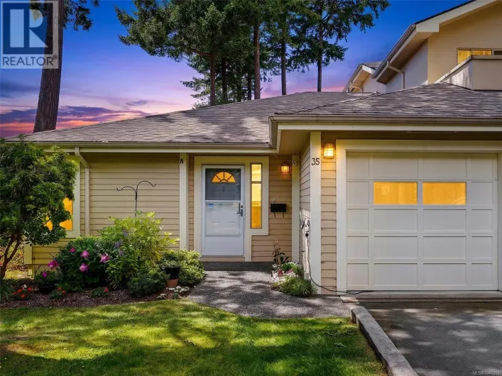 35 909 Admirals Rd, Esquimalt