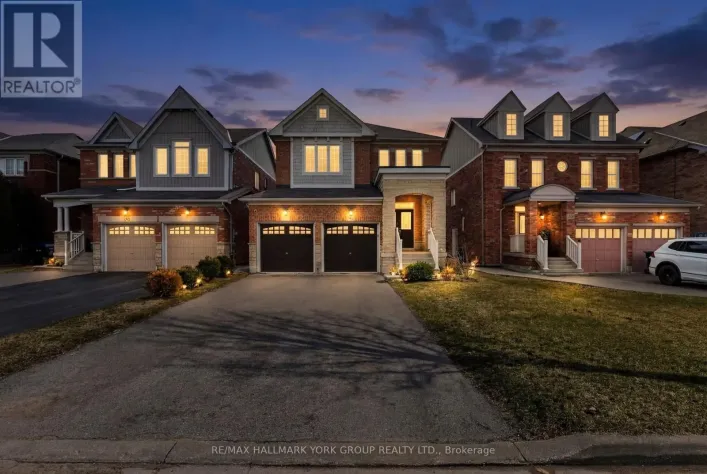 35 AMBERWING LANDING, Bradford West Gwillimbury