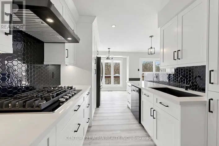 35 ANDERSON PLACE, Aurora