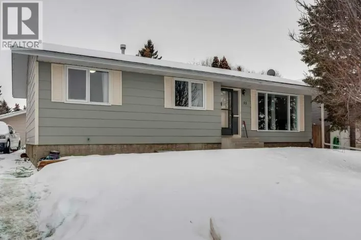 35 AYERS Avenue, Red Deer