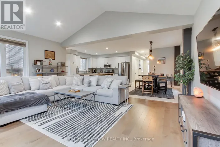 35 BOOTH LANE, Barrie