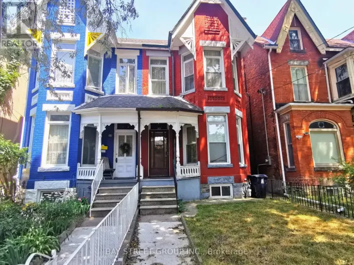 35 BORDEN STREET, Toronto