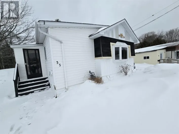35 Chalmers CRES, Elliot Lake