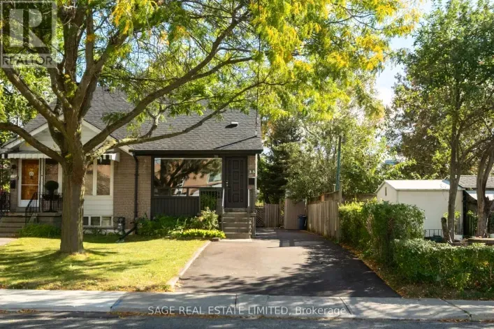 35 CHAPMAN AVENUE, Toronto