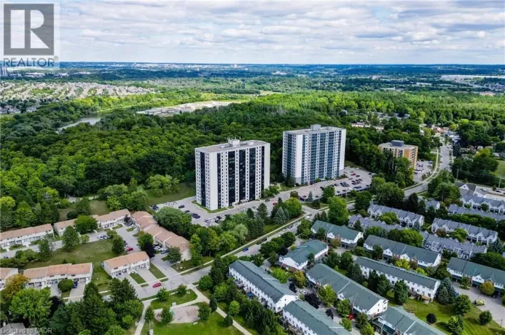 35 GREEN VALLEY Drive Unit# 1605, Kitchener