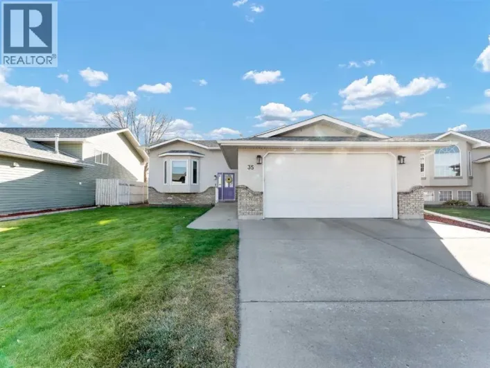 35 Heritage Court NE, Medicine Hat