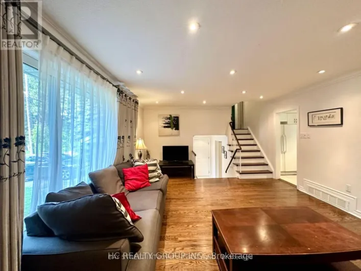 35 LAILEY CRESCENT, Toronto