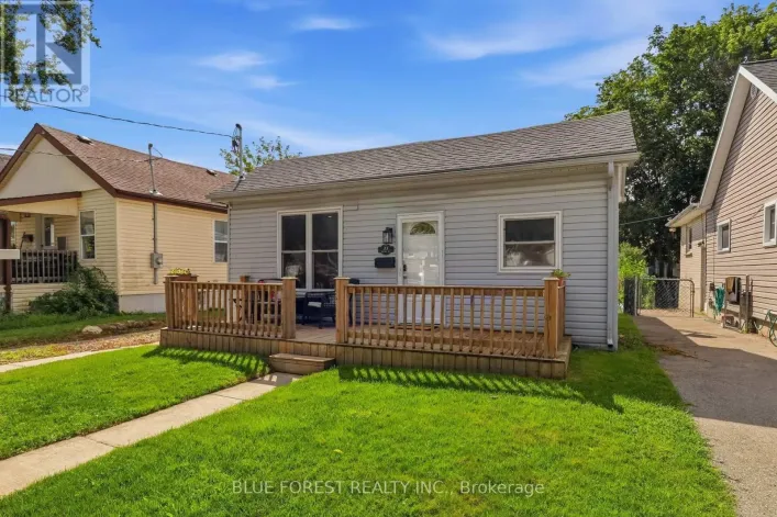 35 MACKAY AVENUE, London South