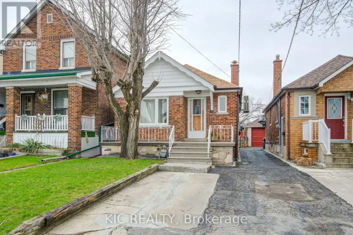 35 MONTCALM AVENUE, Toronto