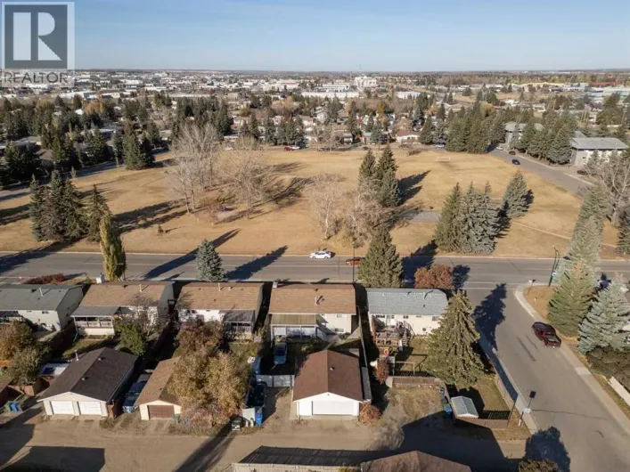 35 Oak Street, Red Deer