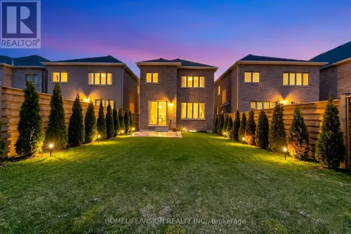 35 PINE HILL CRESCENT, Aurora