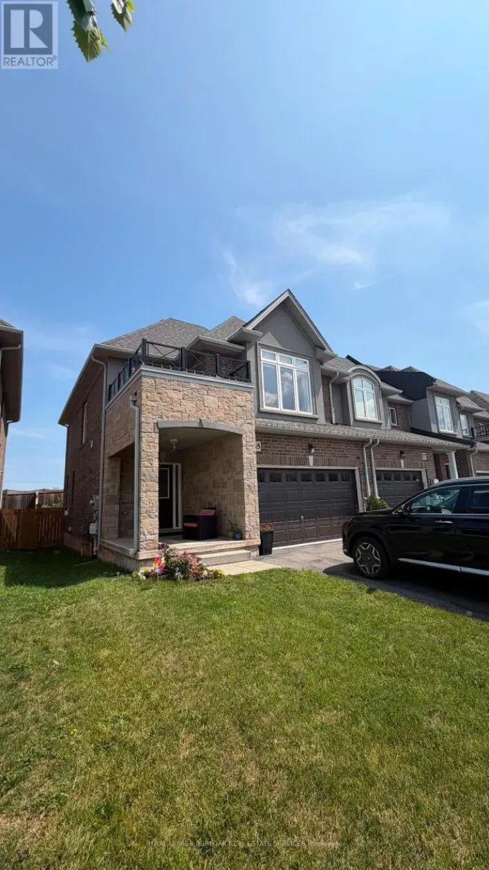 35 PINOT CRESCENT, Hamilton