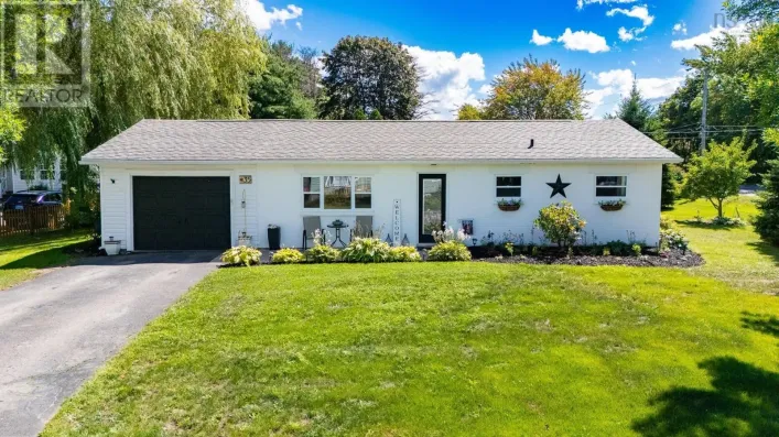 35 Pleasant Street, Wolfville
