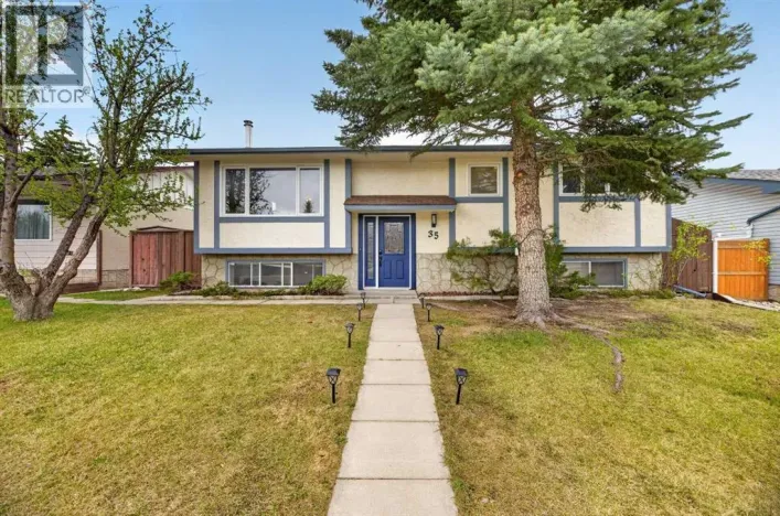 35 Queen Isabella Close SE, Calgary
