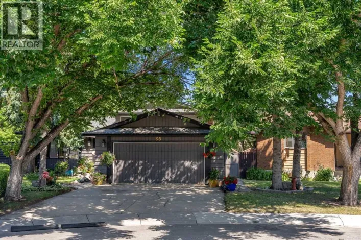 35 Rundlemere Place NE, Calgary