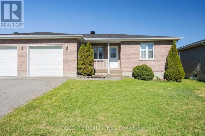 35 SANDFIELD AVENUE N, North Glengarry
