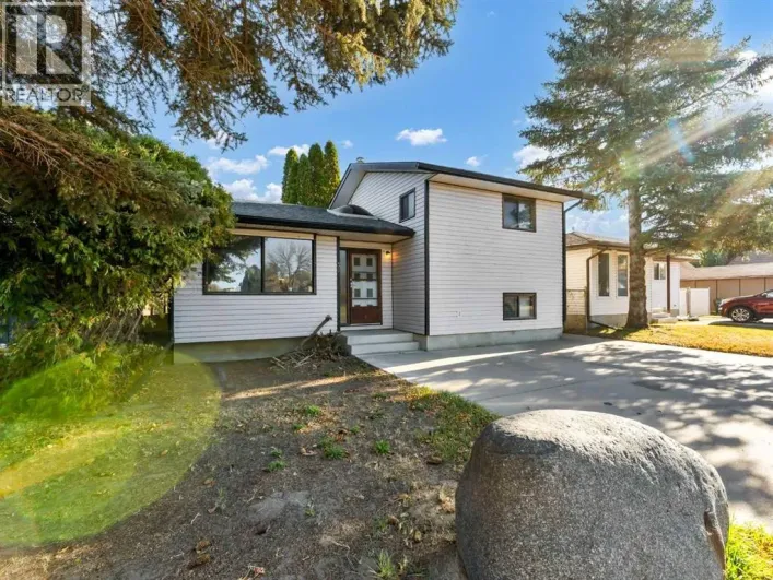 35 Strong Avenue SE, Medicine Hat