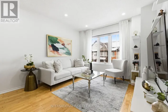 35 VENTURA LANE, Ajax