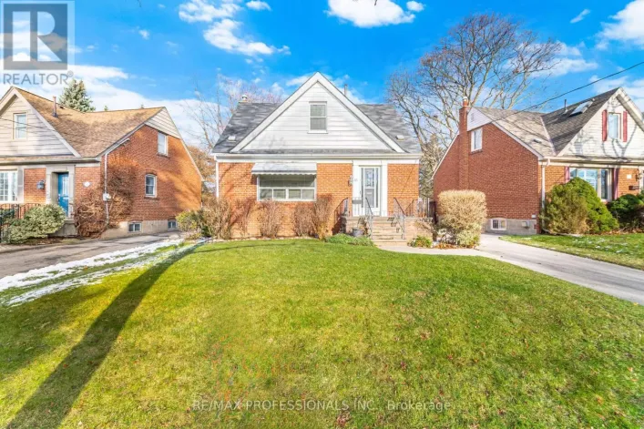 35 WESTLEIGH CRESCENT, Toronto