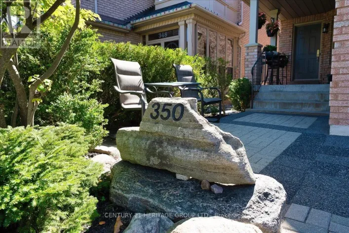 350 HEWITT CIRCLE, Newmarket