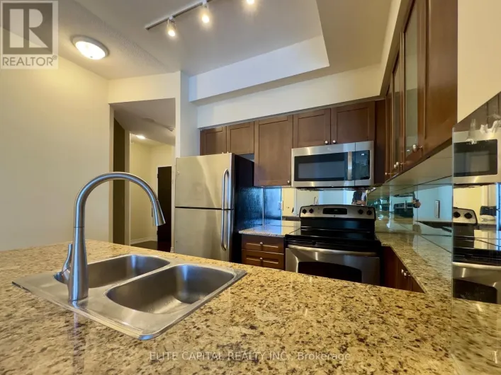 Apartment for rent: 3502 - 761 BAY STREET, Toronto