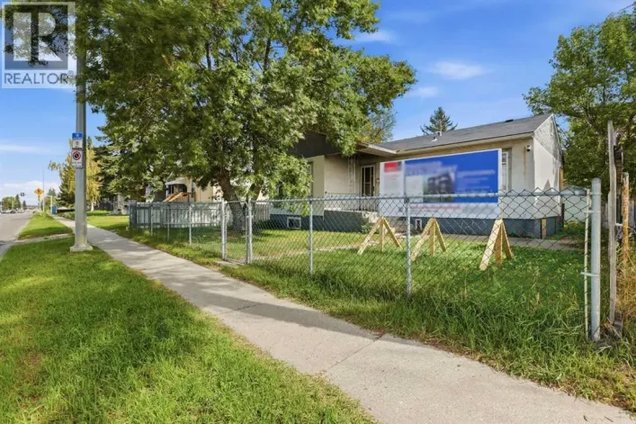 3520 Centre Street N, Calgary