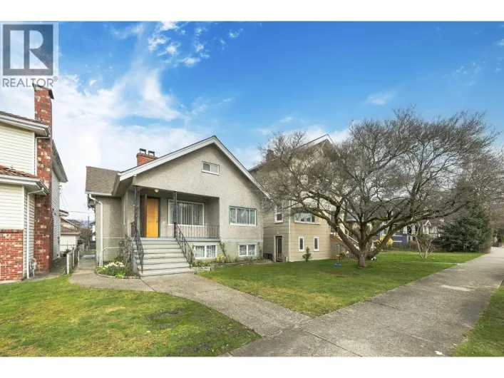 3521 TRIUMPH STREET, Vancouver