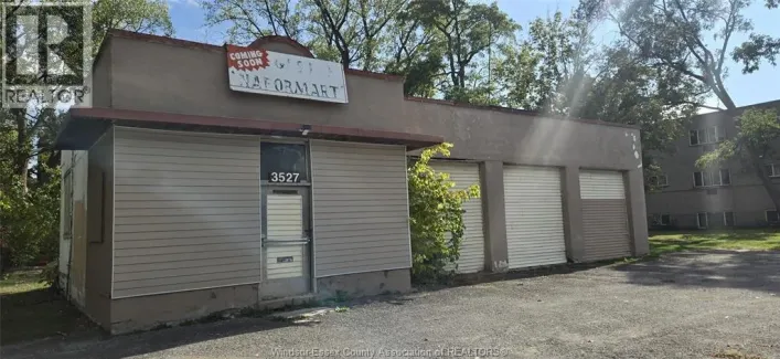 3527 SANDWICH STREET, Windsor