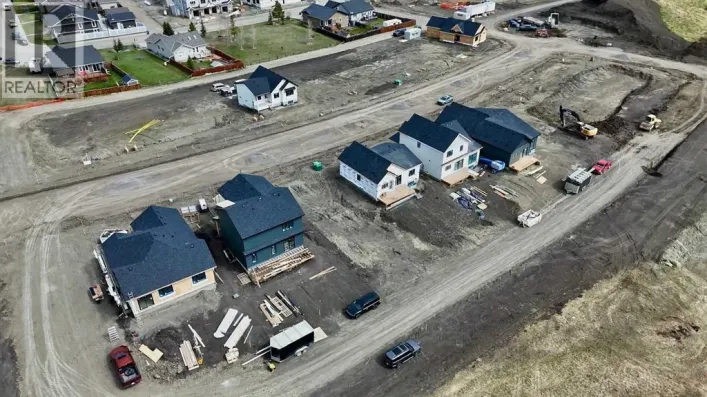 355 FLARE Avenue SW, Diamond Valley