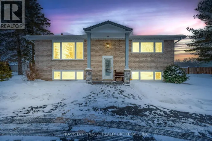 3567 EGREMONT ROAD, Plympton-Wyoming