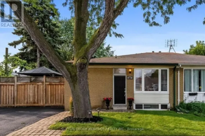 357 DOVEDALE DRIVE, Whitby