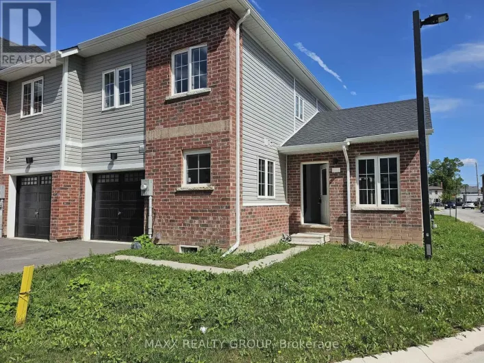 Row / Townhouse for sale: 36 - 122 HIGHRIVER TRAIL, Welland