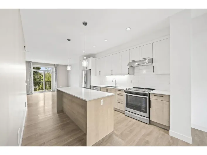 36 1708 KING GEORGE BOULEVARD, Surrey
